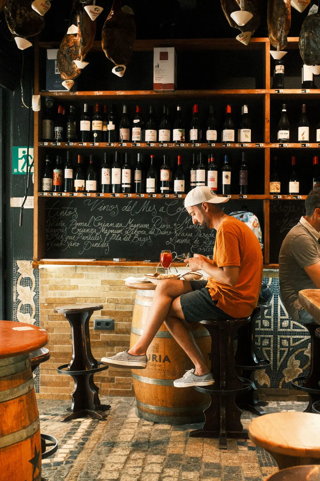 Travellers enjoying a wine tasting among vineyards near the Garraf and Penedès
